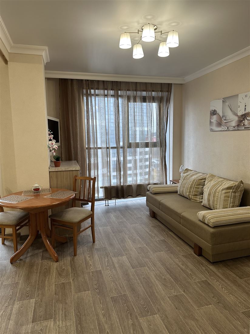 Снять --комнатную квартиру